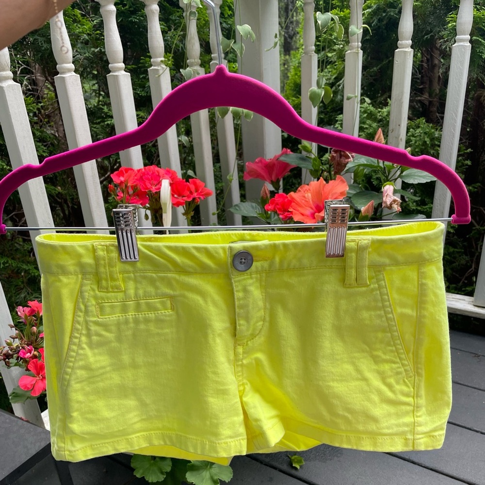 Express Neon yellow short shorts size 0